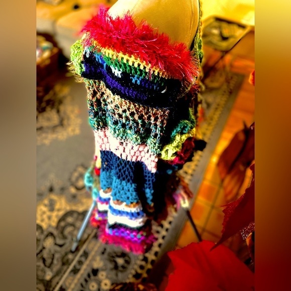 HANDMADE FREE FORM CROCHETED CAPE - Picture 11 of 15